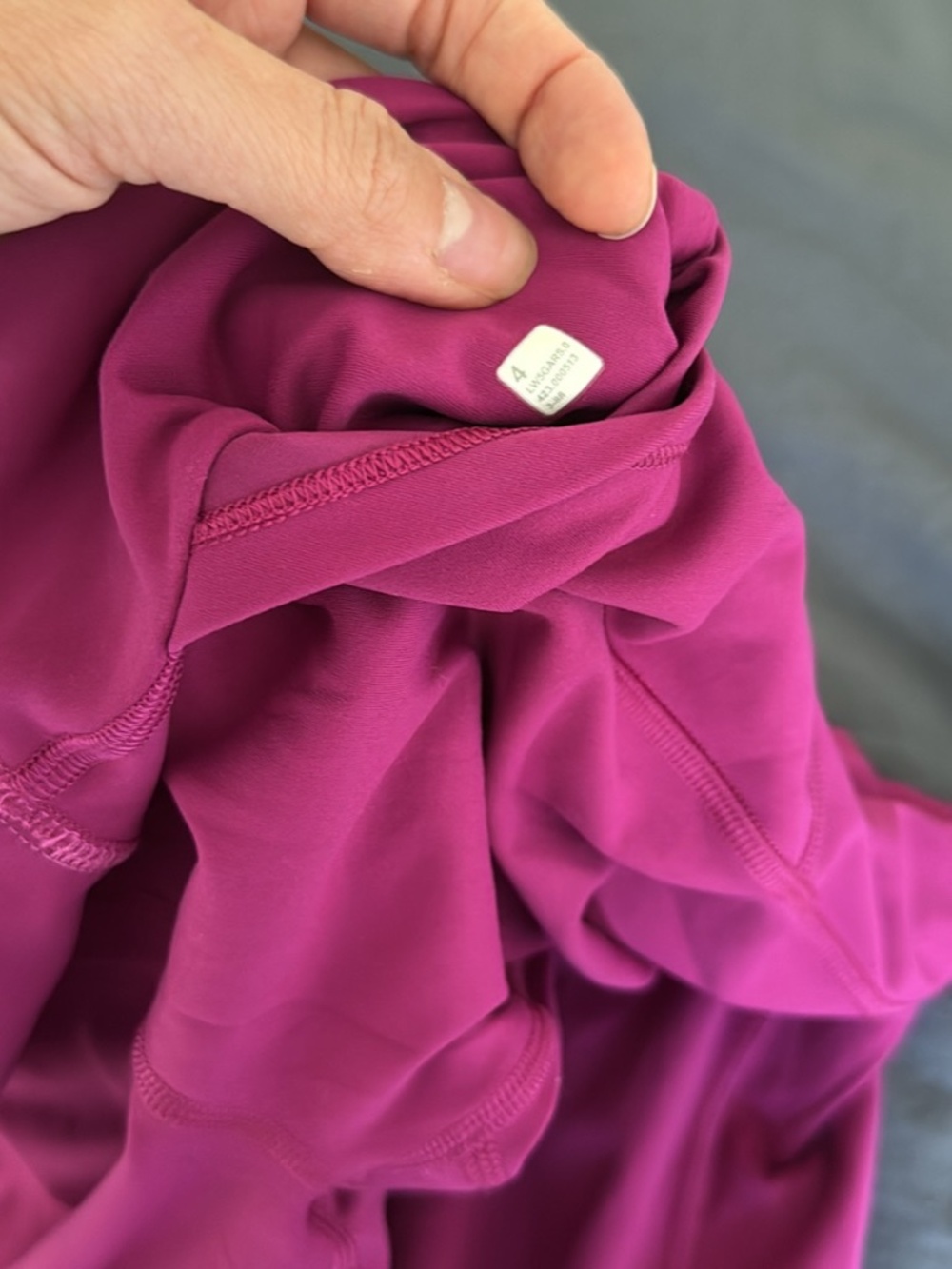 Lululemon Size 4 Leggings with pockets - Picture 3 of 3